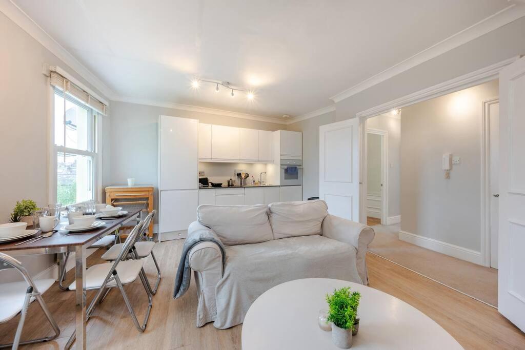 Appartement Cosy 2 Bed In Kensington Olympia à Londres Extérieur photo