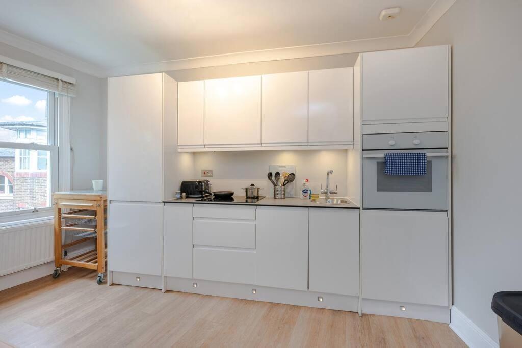 Appartement Cosy 2 Bed In Kensington Olympia à Londres Extérieur photo