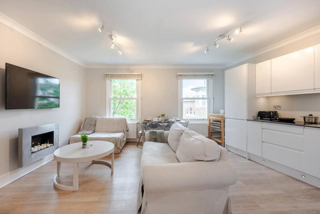 Appartement Cosy 2 Bed In Kensington Olympia à Londres Extérieur photo